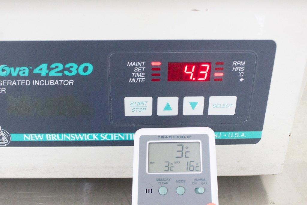 New Brunswick Innova 4230 Incubator Shaker Refrigerated Low Temp 25-400 RPM