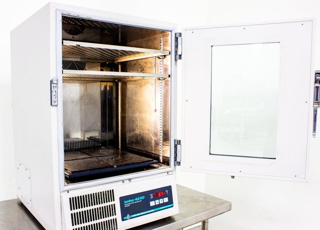 New Brunswick Innova 4230 Incubator Shaker Refrigerated Low Temp 25-400 RPM