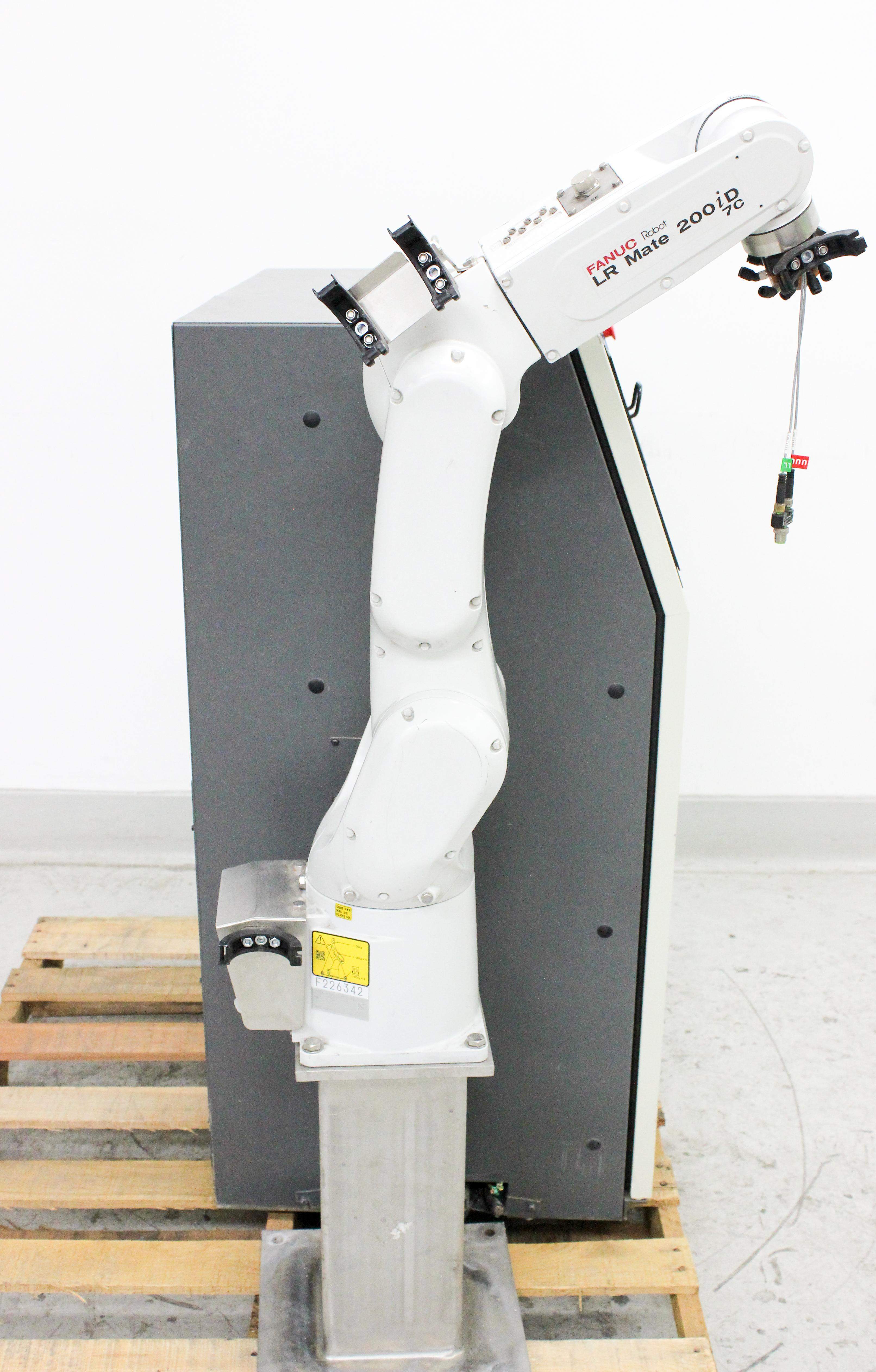Fanuc LR Mate 200iD 7C Robot Arm Clean Room IP67 7kg Payload 717mm Reach