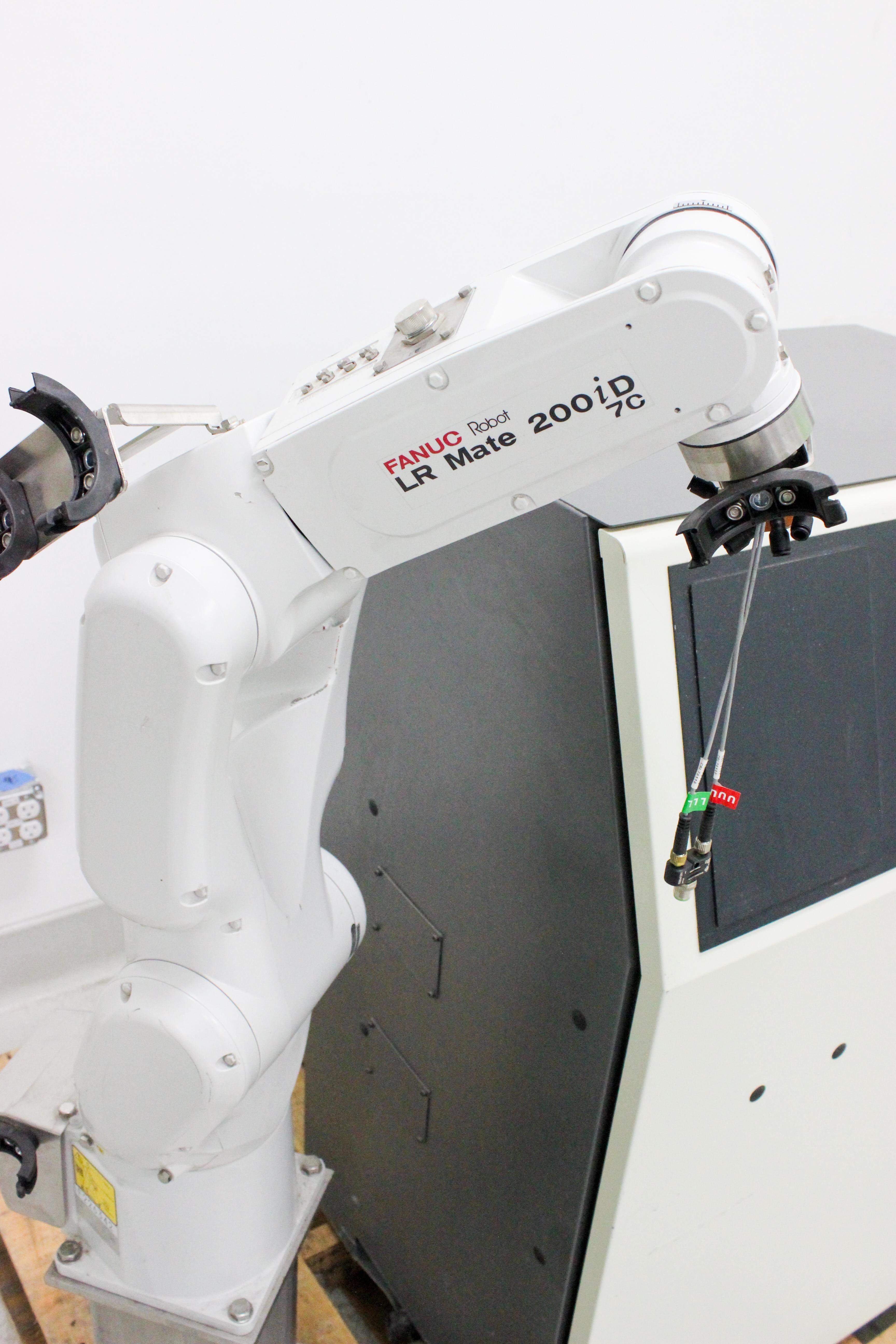 Fanuc LR Mate 200iD 7C Robot Arm Clean Room IP67 7kg Payload 717mm Reach