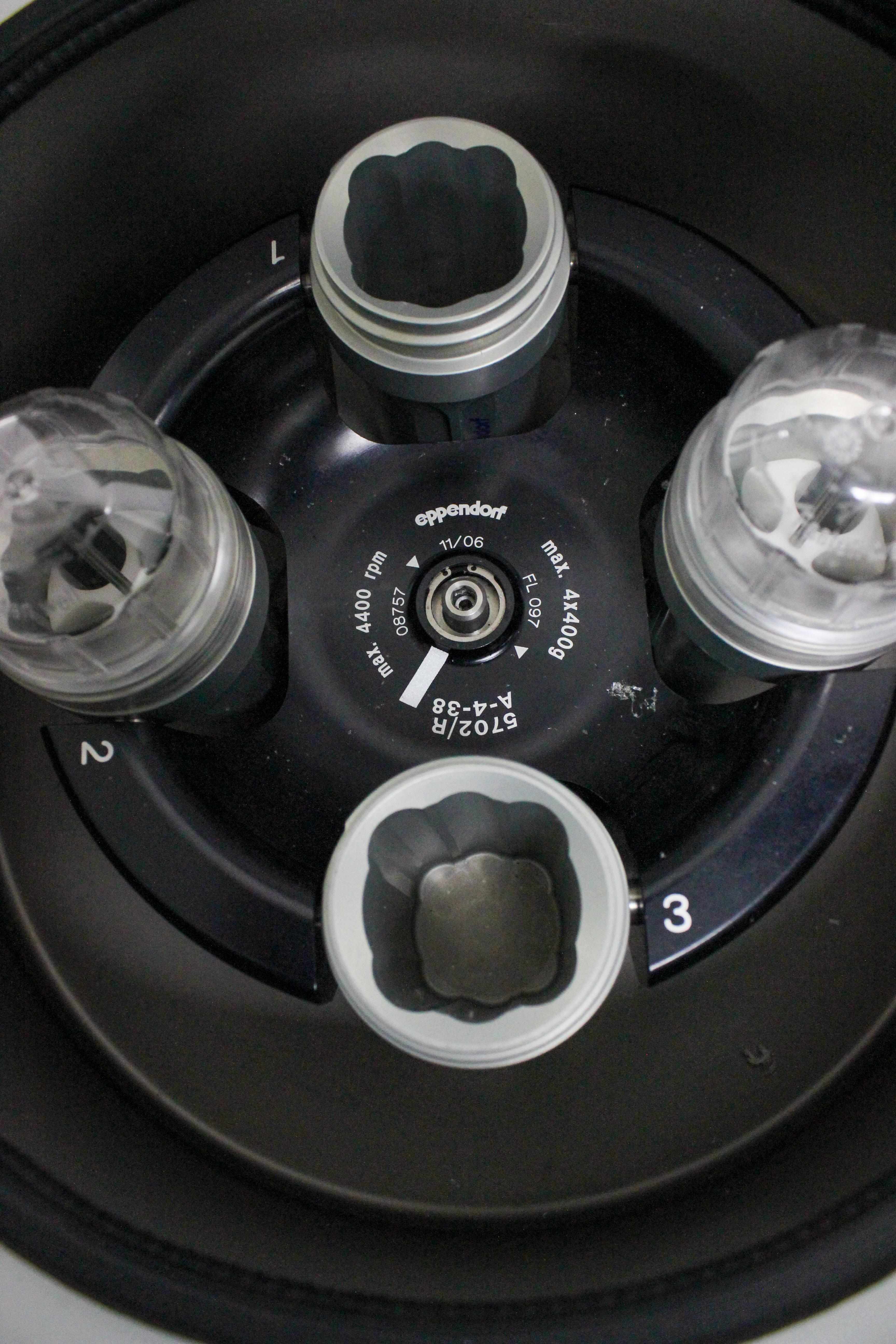 Eppendorf Centrifuge 5702 Low-Speed Benchtop Centrifuge 4400 RPM Fair Cond