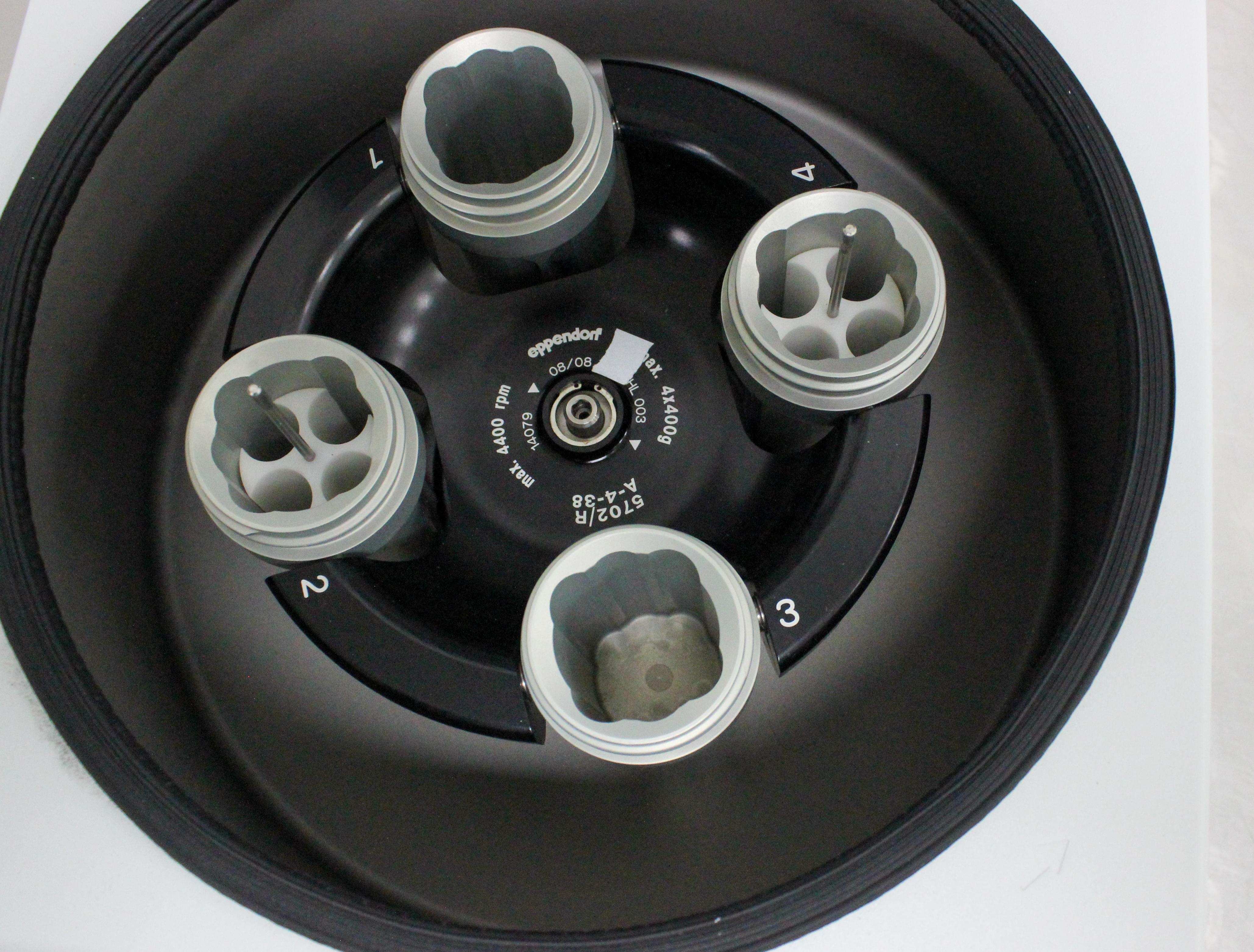 Eppendorf Centrifuge 5702 Benchtop Low-Speed 4400RPM User-Friendly Quiet