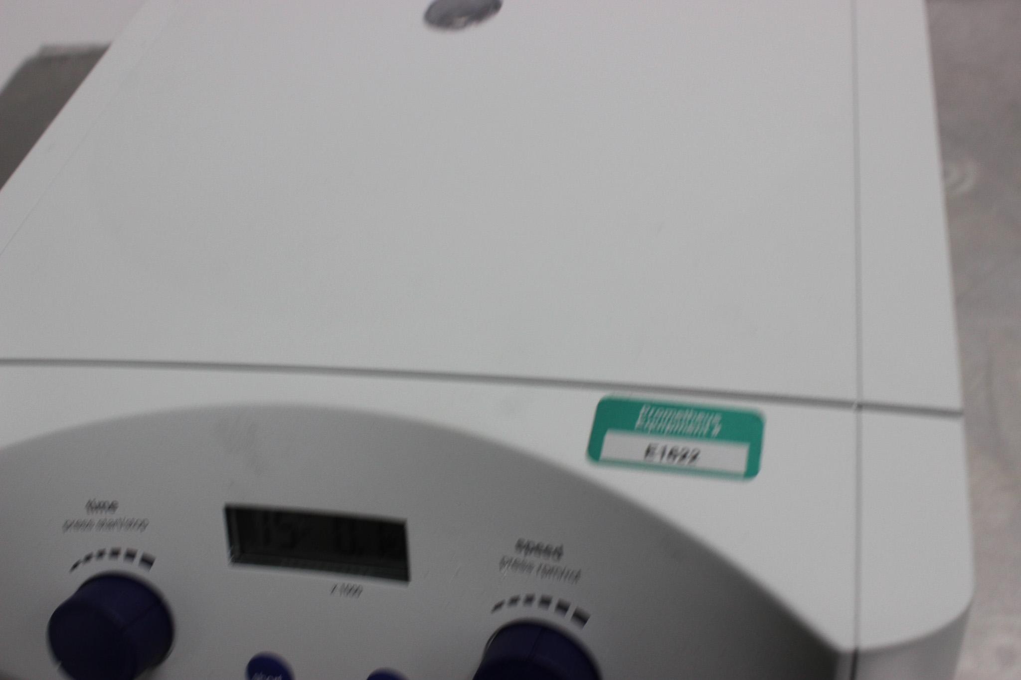 Eppendorf Centrifuge 5702 Benchtop Centrifuge 4x 100mL Quiet Operation RPM 4400