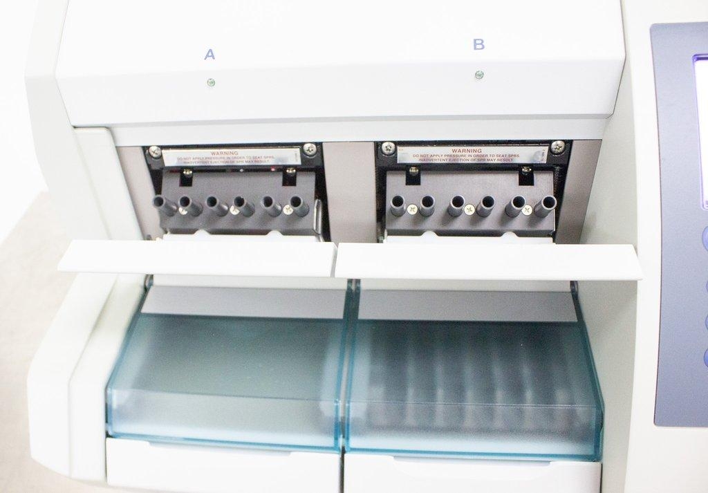 Biomerieux Mini Vidas Immunoassay Analyzer 36 Tests/Hour, Powers On, 100 Params