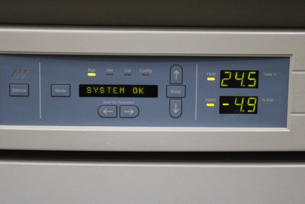 Thermo Forma Series II Water Jacketed CO2 Incubator - Outstanding CO2 & Temp Control