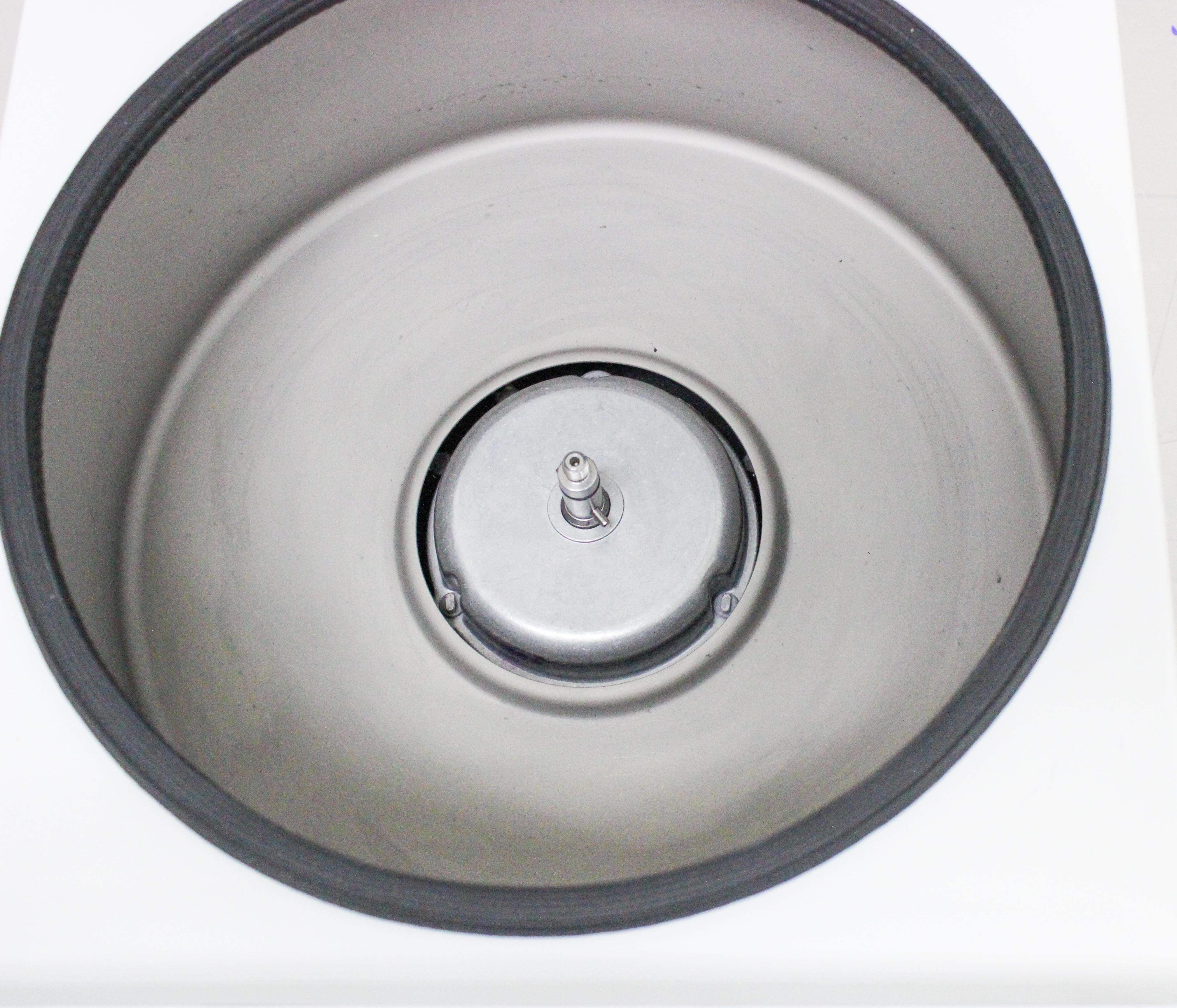 Eppendorf 5702 Benchtop Centrifuge 4400 RPM User-Friendly Compact Design