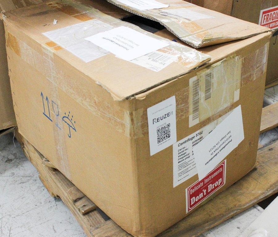 Eppendorf 5702 Benchtop Centrifuge 4400 RPM User-Friendly Compact Design