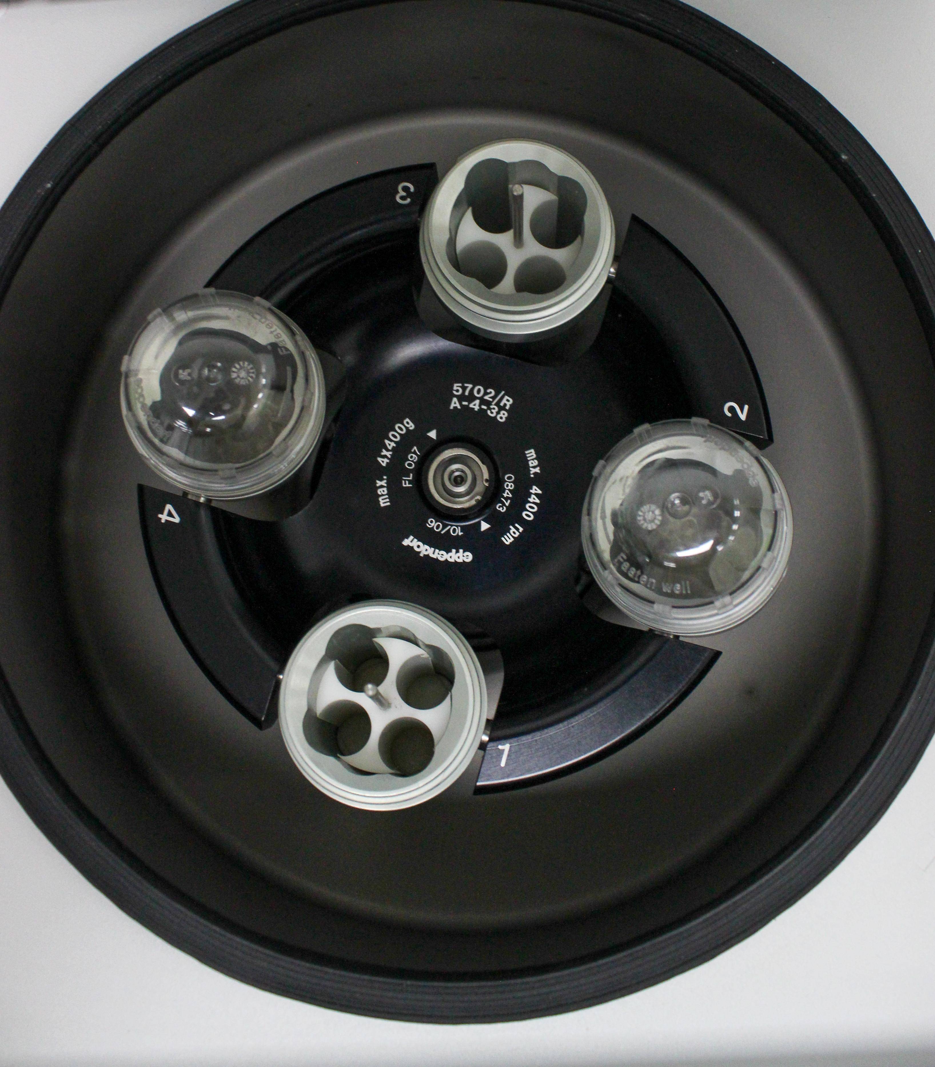 Eppendorf 5702 Benchtop Centrifuge Low-Speed 4400 RPM Quiet Compact Ergonomic