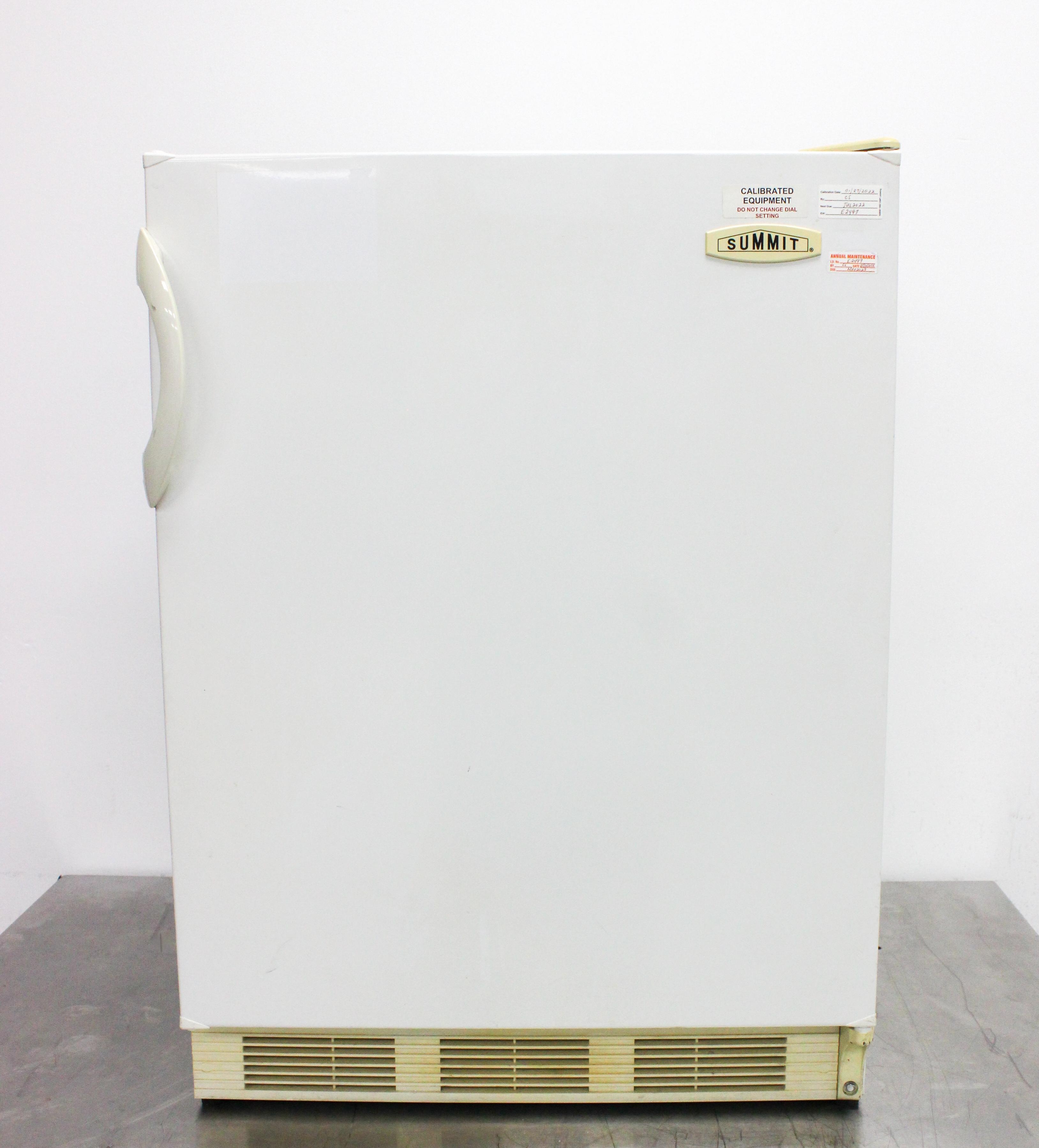 Summit FF-7 -4C Refrigerator Undercounter 5.5cuft 100% CFC Free Automatic