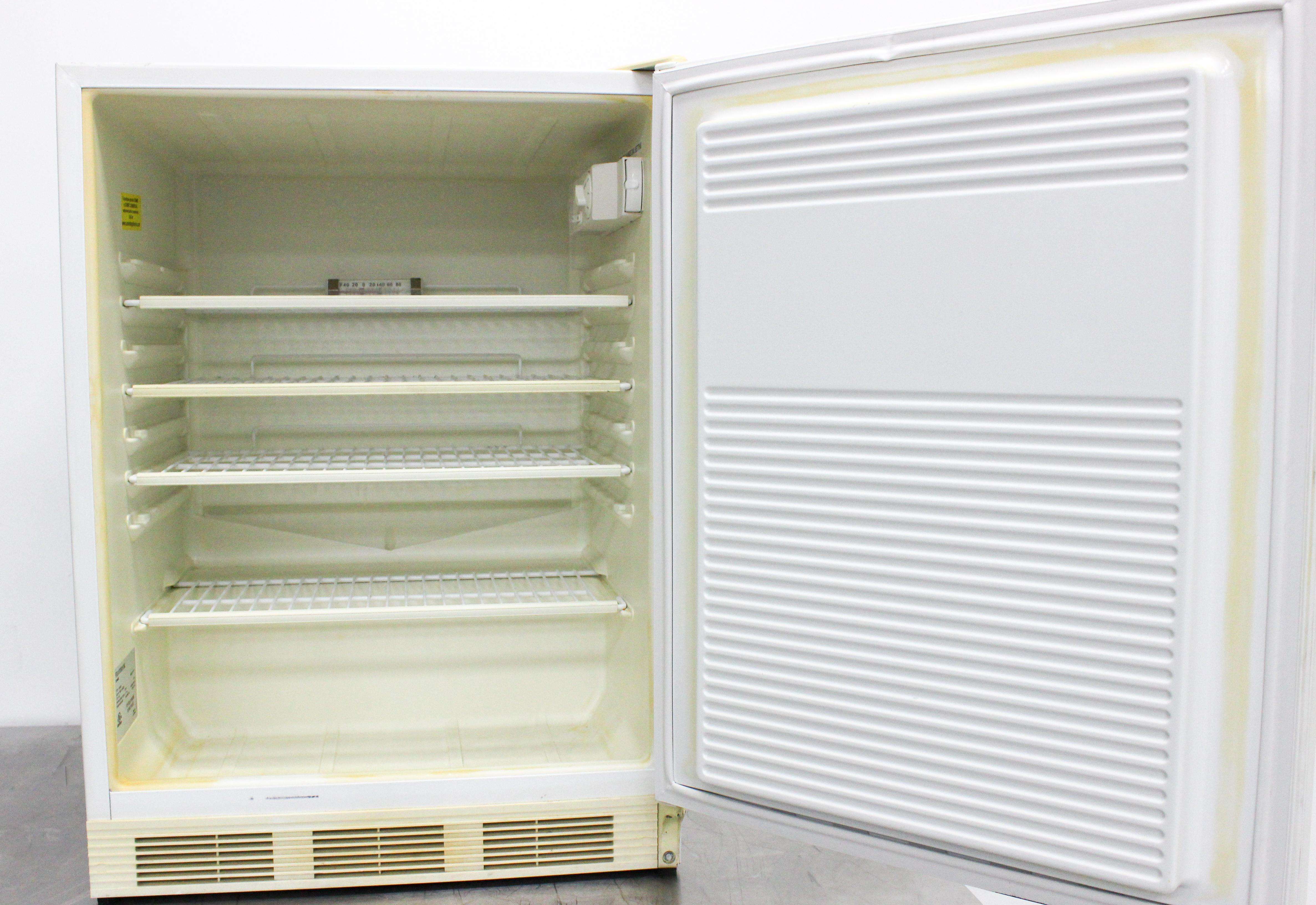 Summit FF-7 -4C Refrigerator Undercounter 5.5cuft 100% CFC Free Automatic