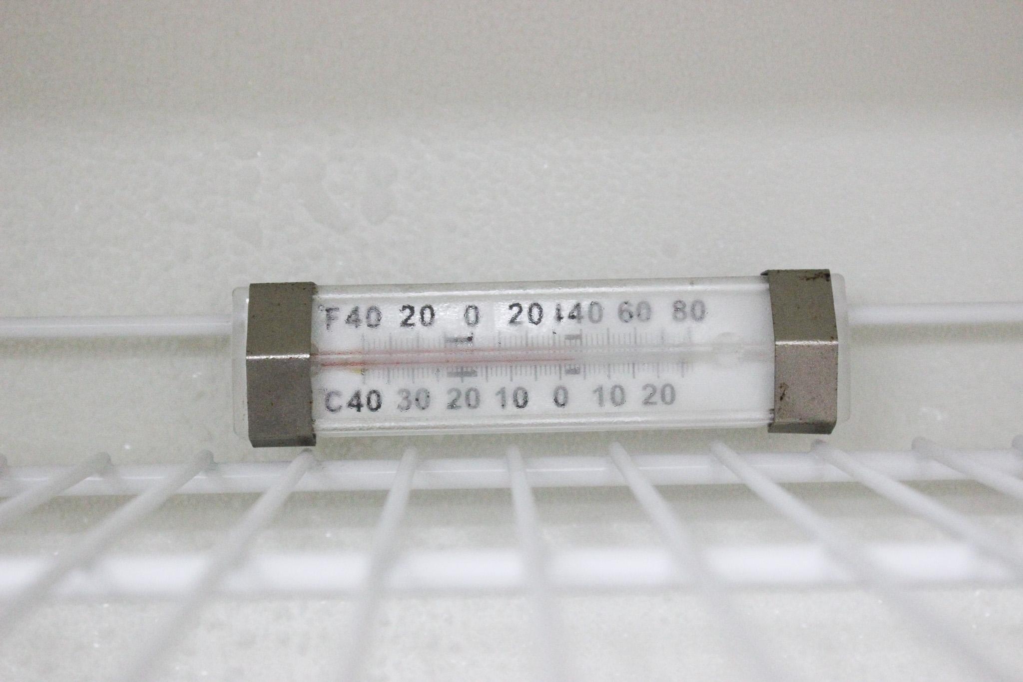 Summit FF-7 -4C Refrigerator Undercounter 5.5cuft 100% CFC Free Automatic