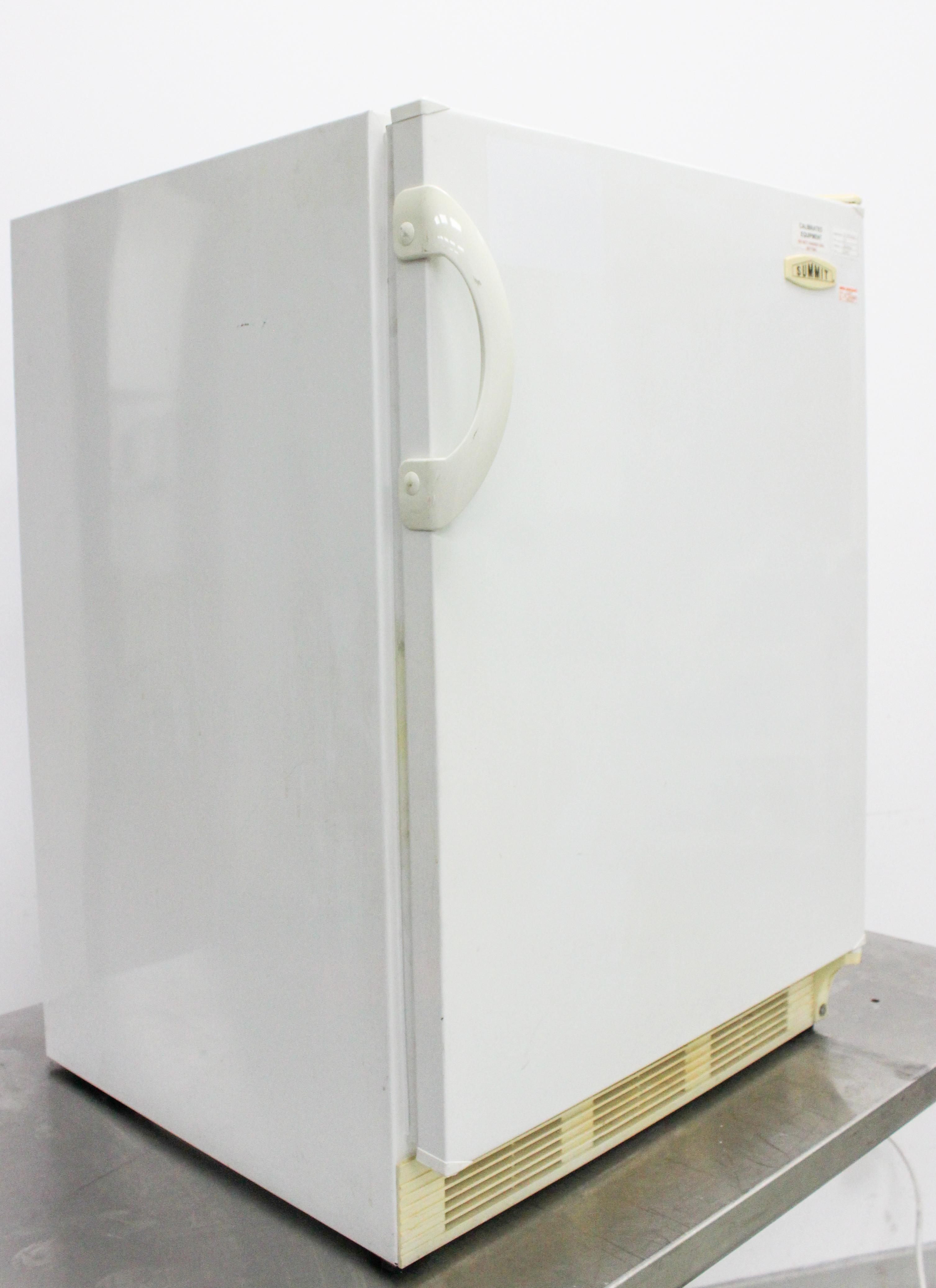 Summit FF-7 -4C Refrigerator Undercounter 5.5cuft 100% CFC Free Automatic