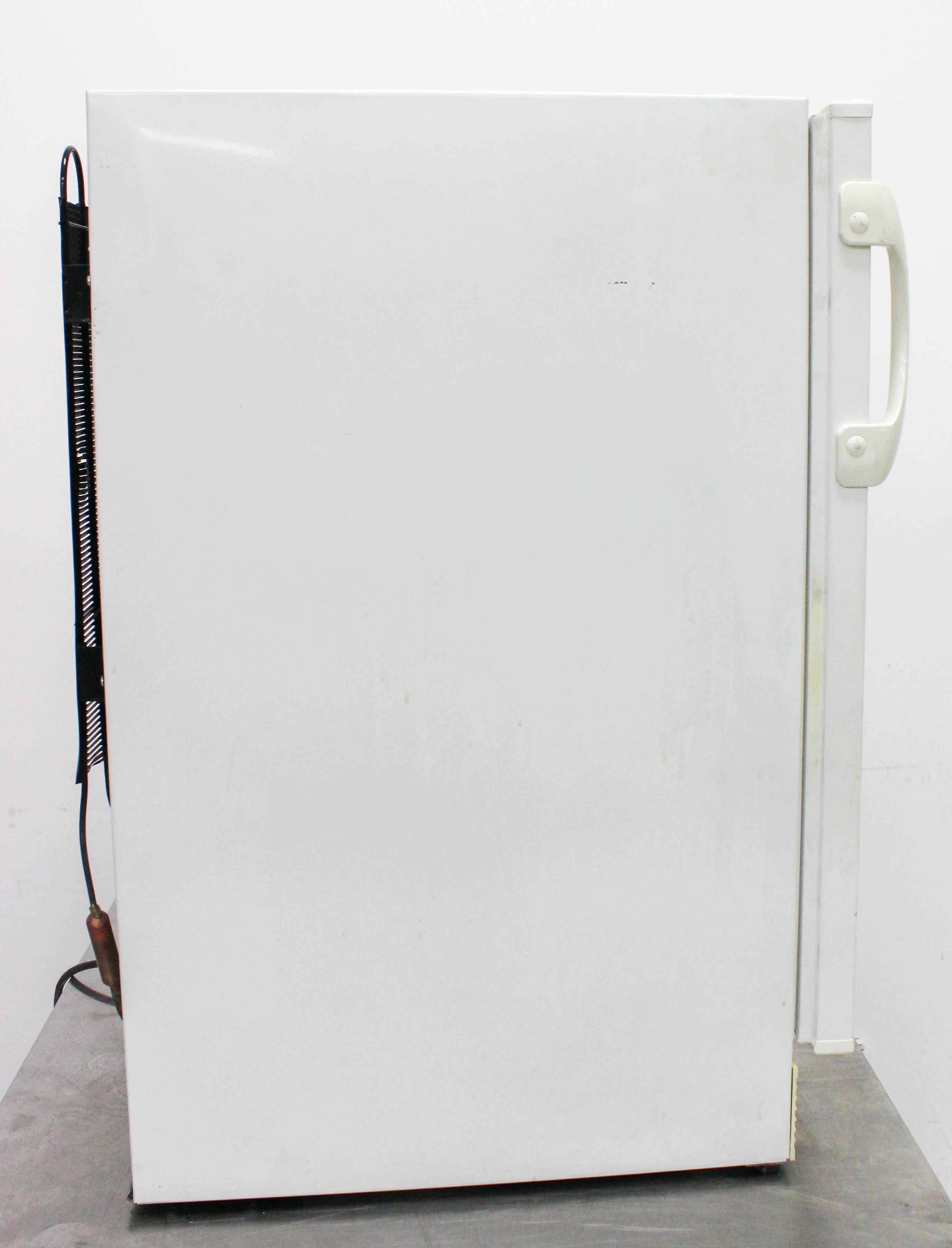 Summit FF-7 -4C Refrigerator Undercounter 5.5cuft 100% CFC Free Automatic