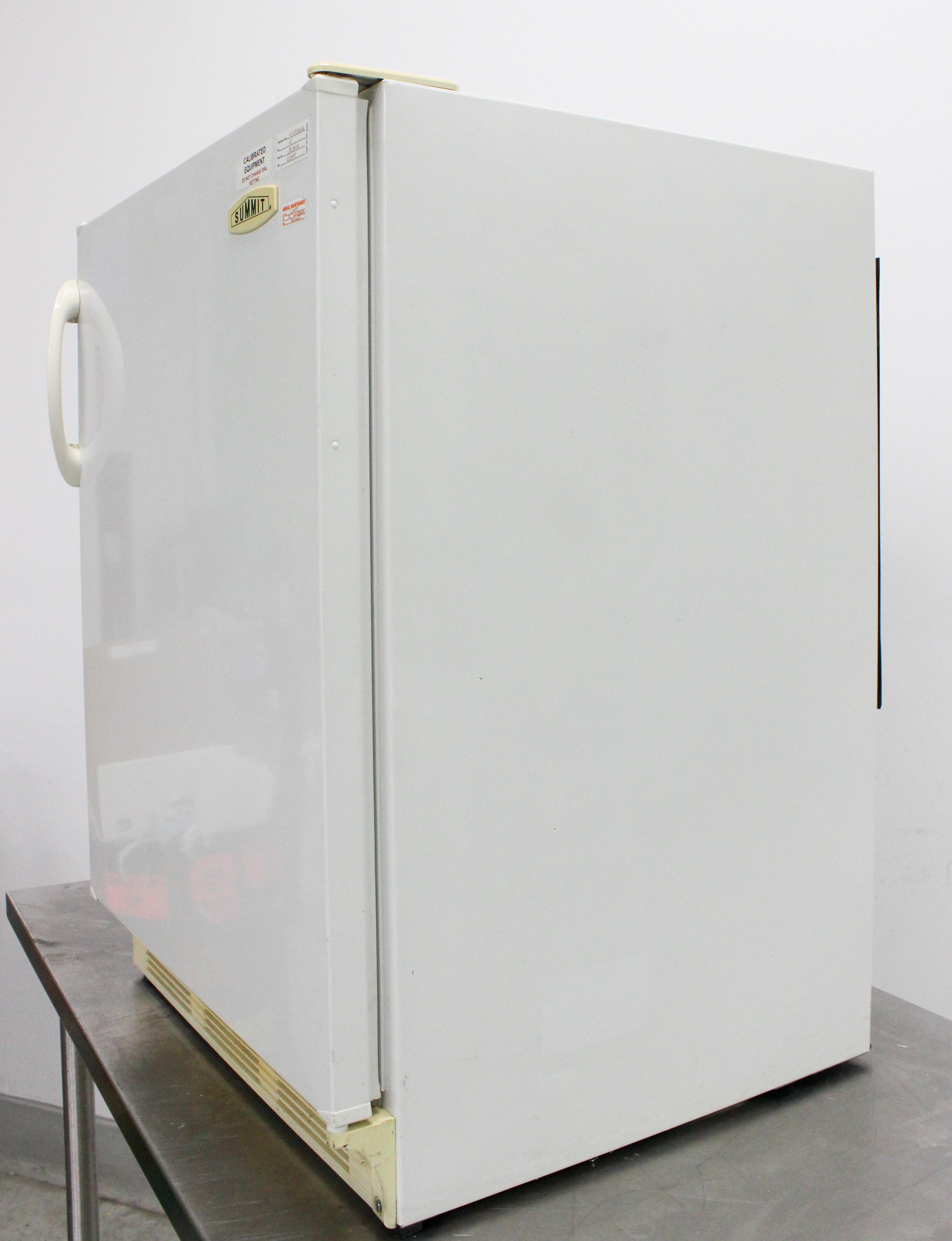 Summit FF-7 -4C Refrigerator Undercounter 5.5cuft 100% CFC Free Automatic