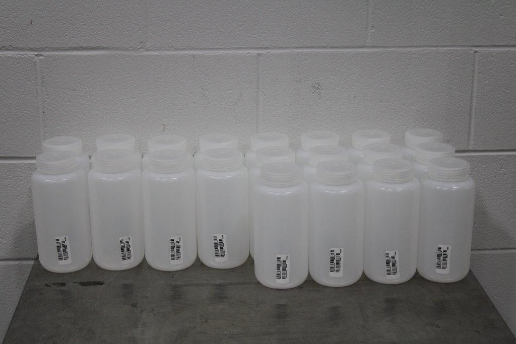 Nalgene N311-1000 Laboratory Bottle 32oz Wide Mouth Covers Polypropylene Set 20