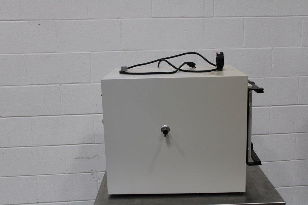 Precision Vacuum Oven Model 29 Vacuum Oven 1.5 cu ft 35C to 200C Used