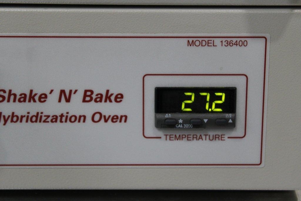 Boekel Shake N Bake Model 136400 Rocking Hybridization Oven with Shelves