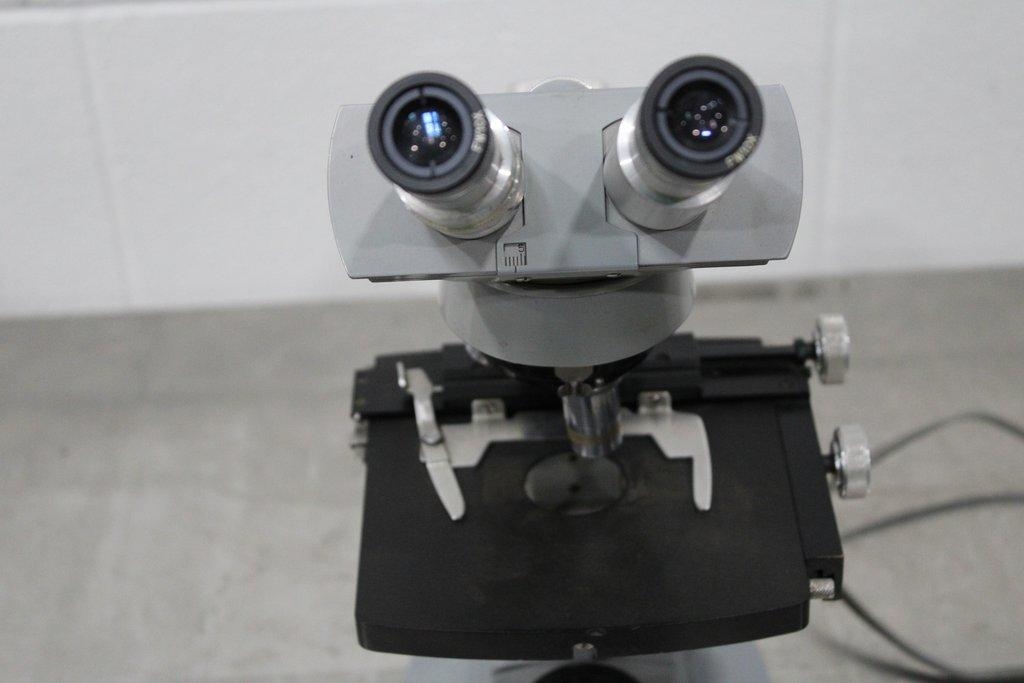 American Optical Spencer Model 650 Compound Microscope 40x-1000x Magnification