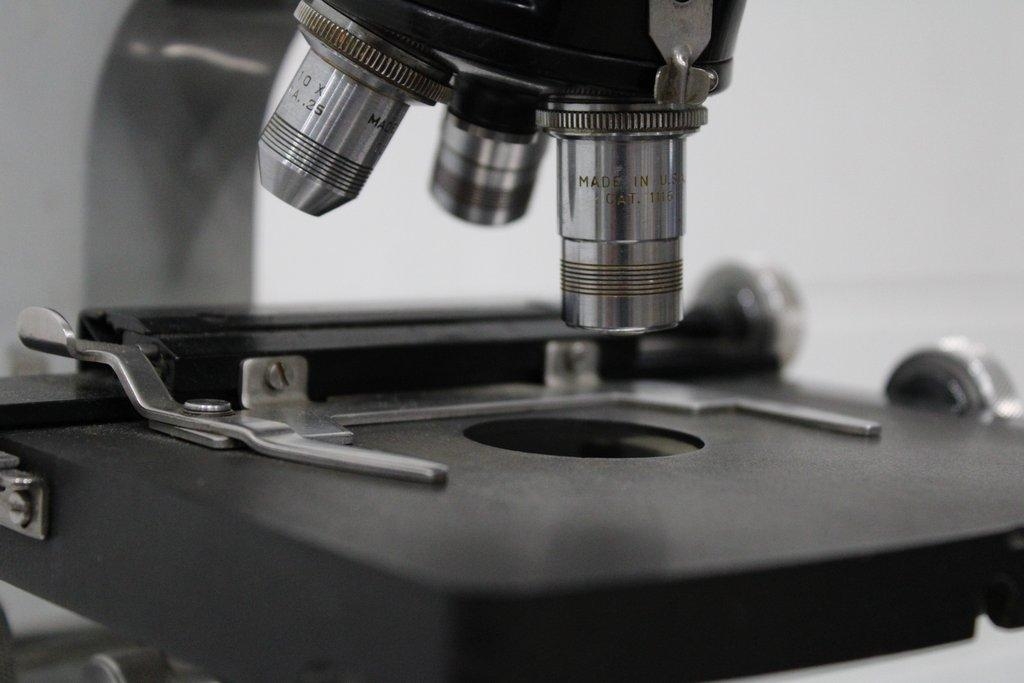 American Optical Spencer Model 650 Compound Microscope 40x-1000x Magnification