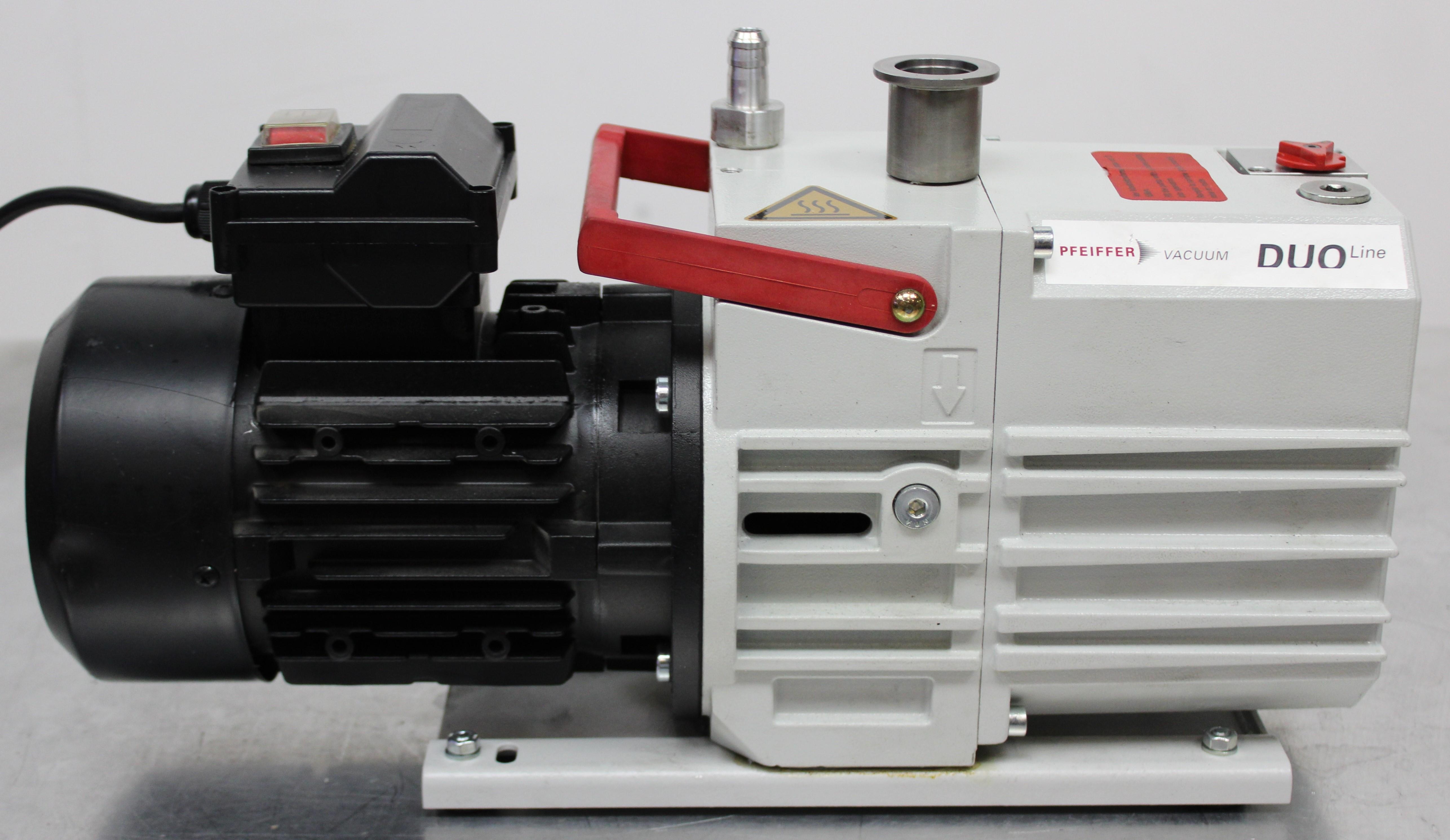 Pfeiffer DUO 5 M Vacuum Pump PK D61 017 Dual Stage 10-3 mbar 220-240V 2016