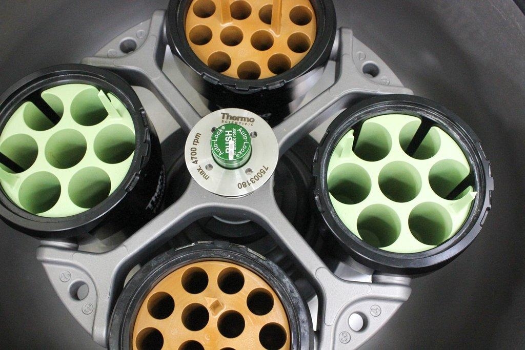 Thermo Sorvall Legend XTR 75004521 Centrifuge with Rotor - 4700 RPM