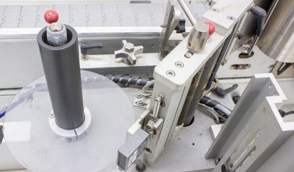 Accraply 35PW Labeling System for Panel & Wraparound Containers 1999 Model