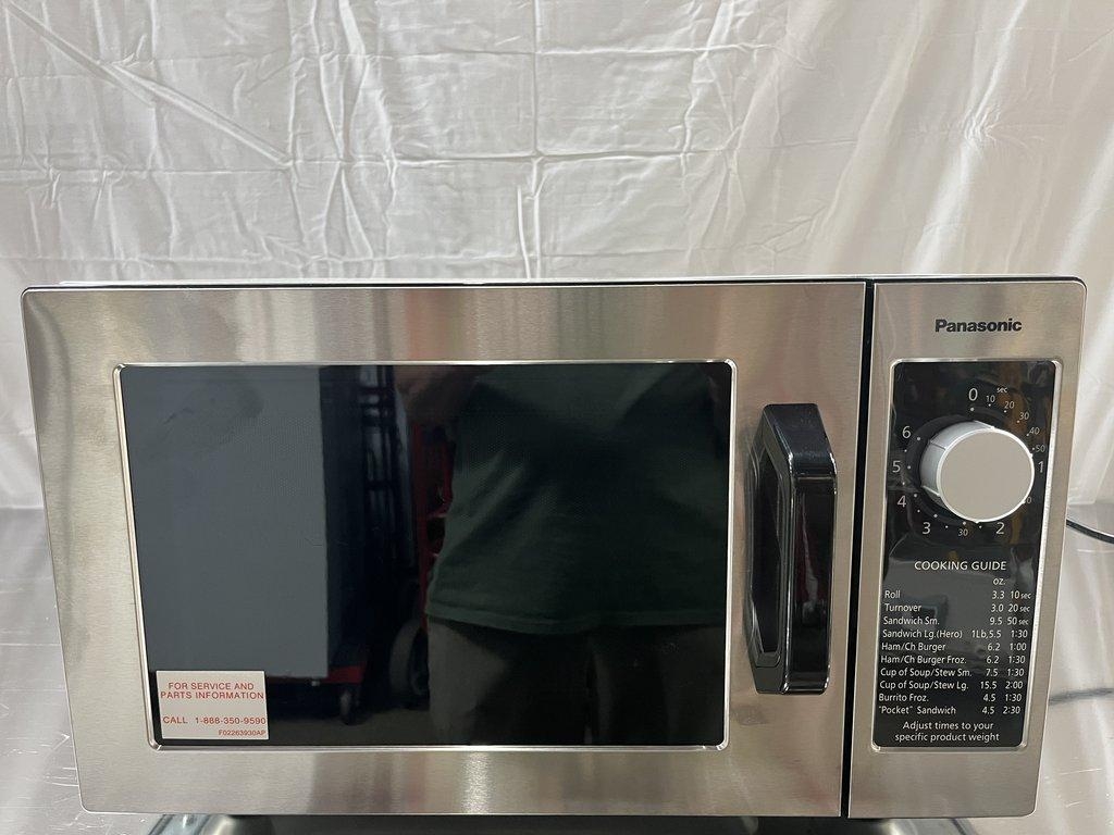 Panasonic NE-1025F Commercial Microwave Oven - Near New, 1000W Efficiency