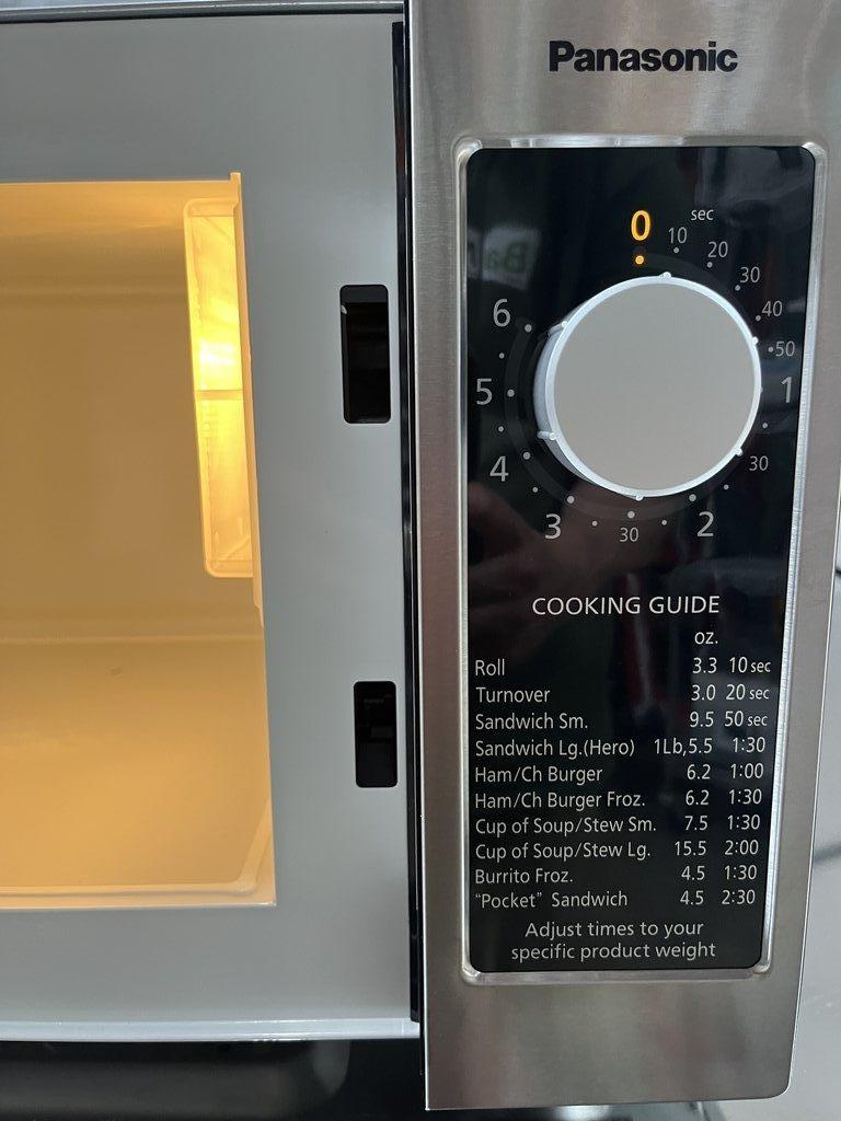 Panasonic NE-1025F Commercial Microwave Oven - Near New, 1000W Efficiency