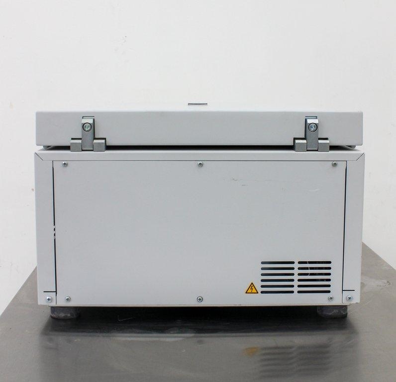 Eppendorf 5810 Centrifuge A-4-62 Rotor 6000RPM Floor Model VG Condition