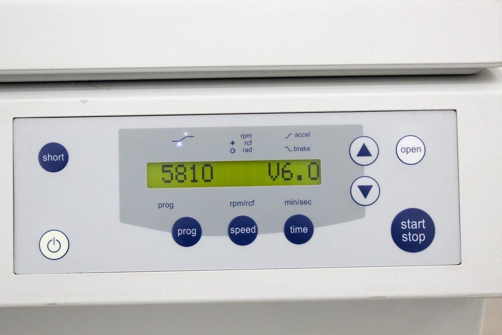 Eppendorf 5810 Centrifuge A-4-62 Rotor 6000RPM Floor Model VG Condition