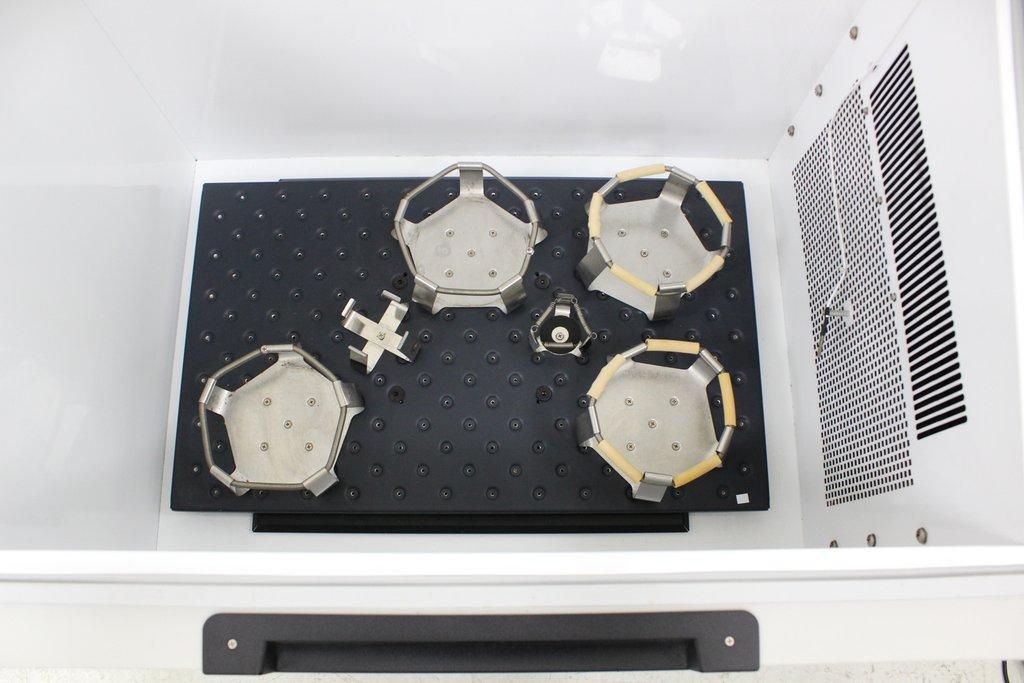 New Brunswick Excella E25 Incubator Shaker Efficient Temp Control 37C