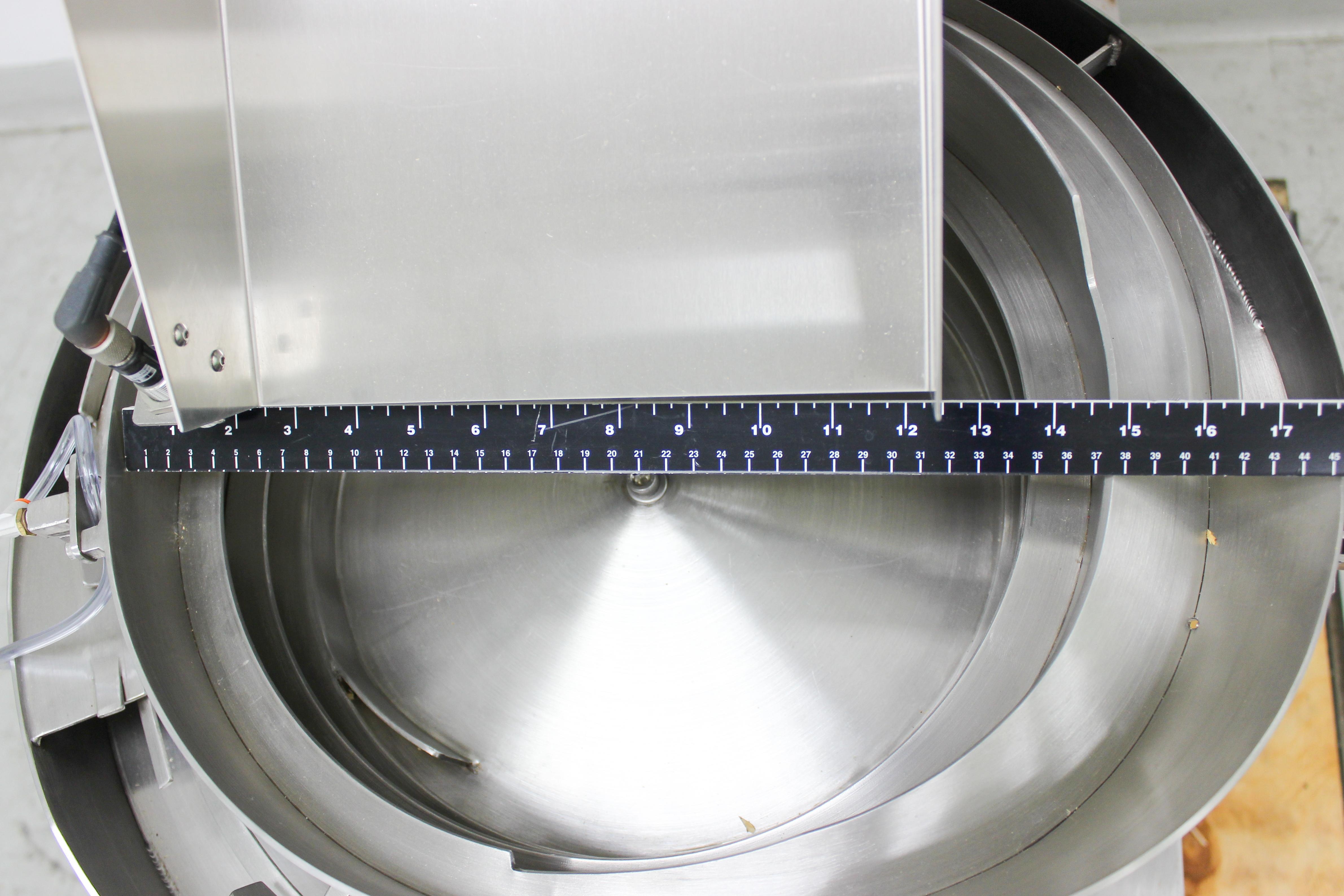 R-Tech Vibratory Bowl Feeder 15-110AC-FC-B-H-CS Automates Sorting In Use