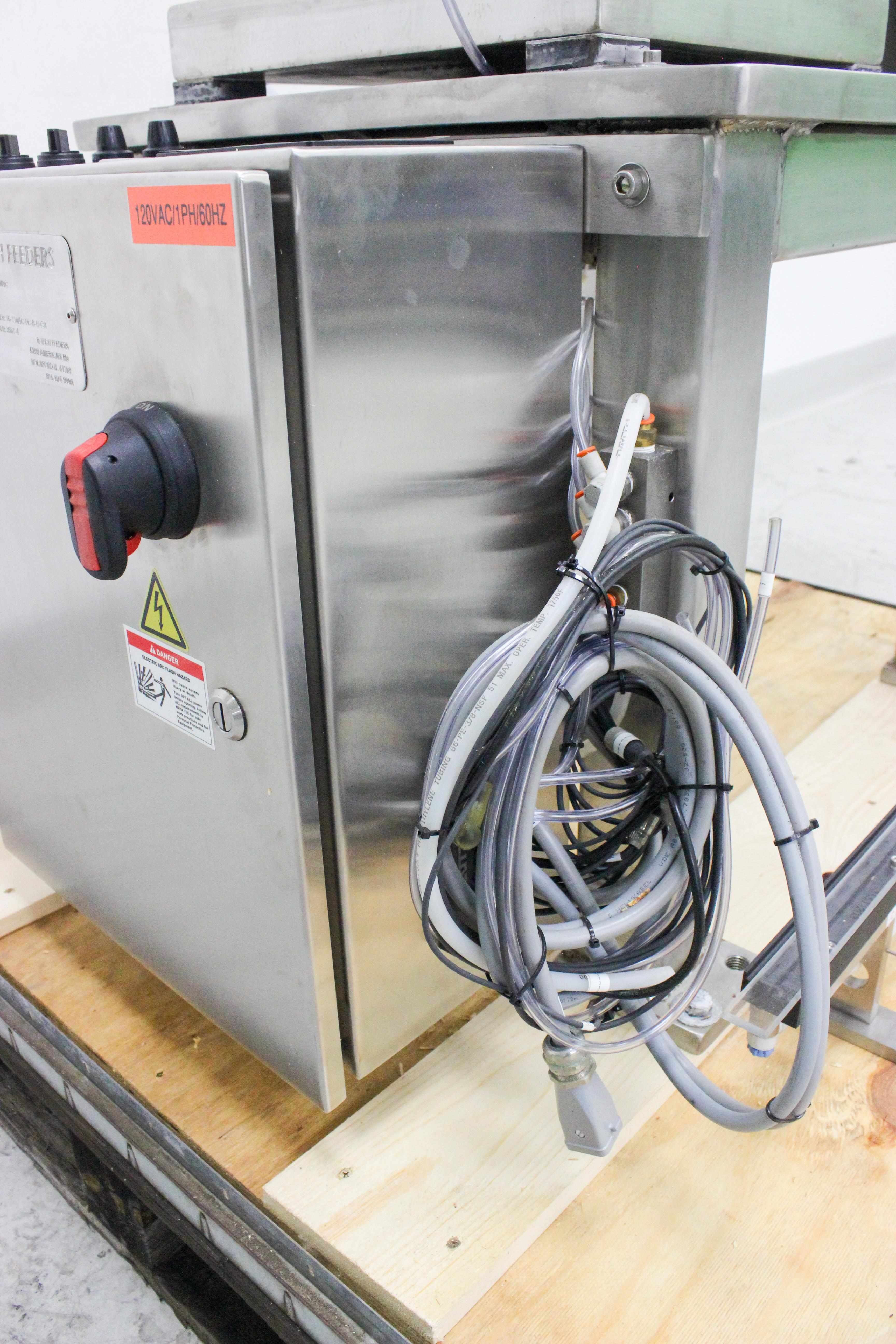 R-Tech Vibratory Bowl Feeder 15-110AC-FC-B-H-CS Automates Sorting In Use