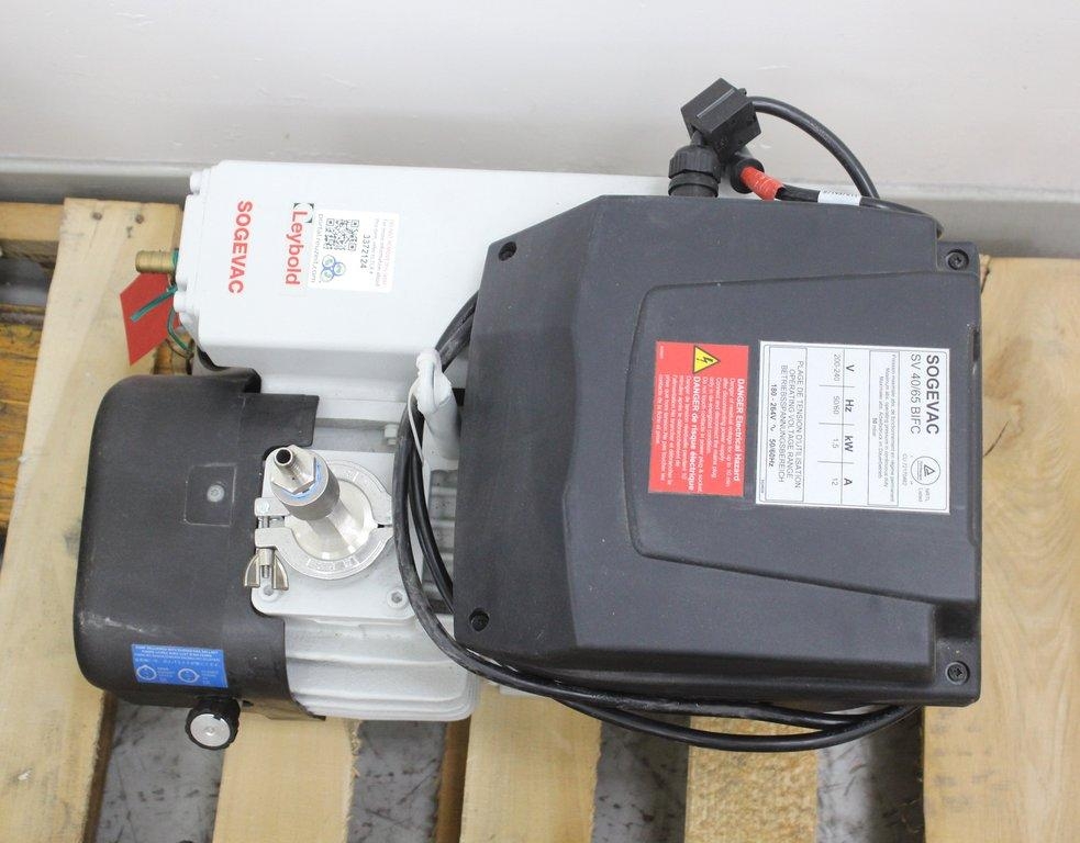 Leybold SV40/65 Vacuum Pump Scientific 200-240V Tested Powers On Basic Functions