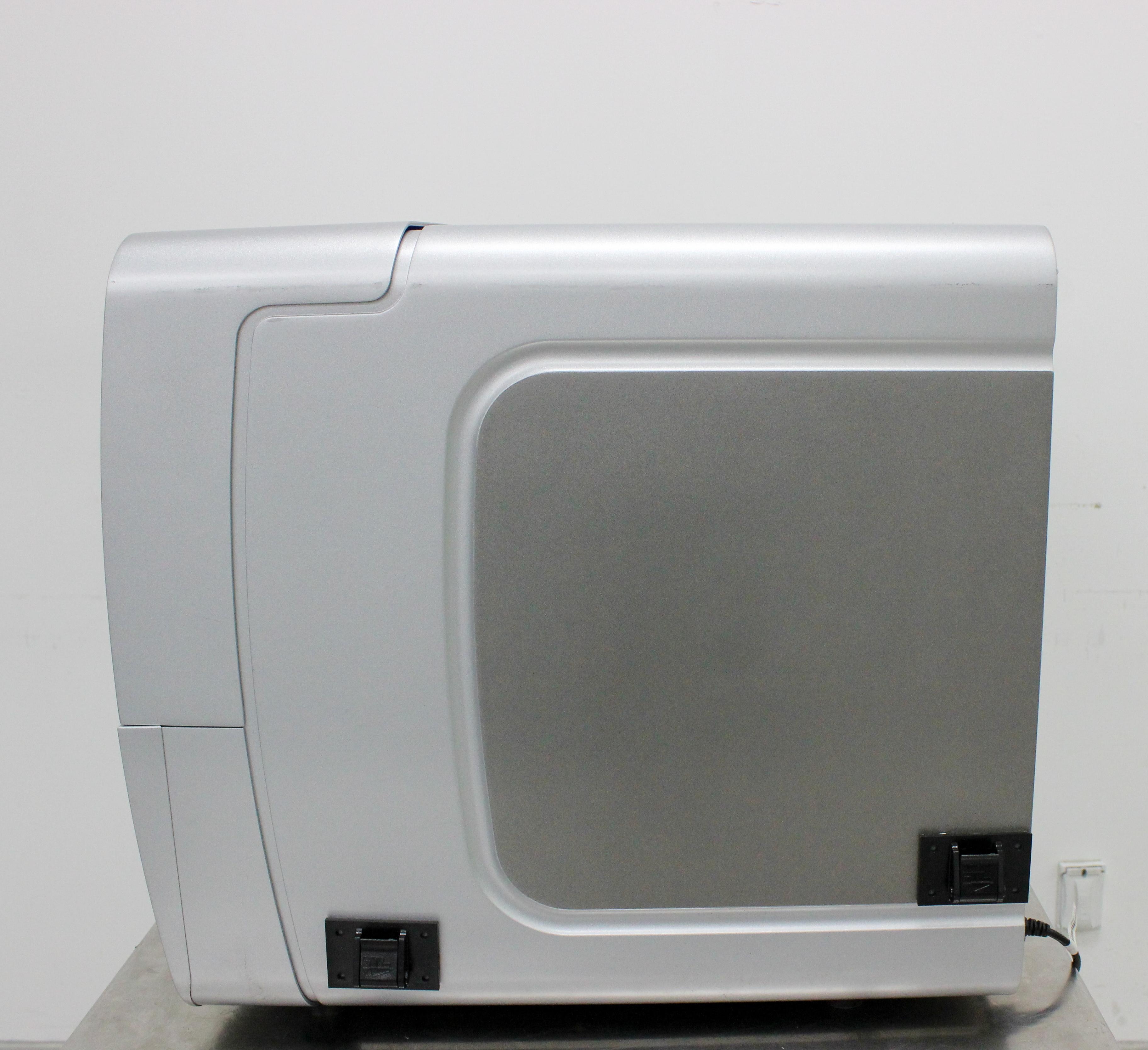 Qiagen QIAcube Automated DNA RNA Protein Purification System 12 Samples 10.4in Display