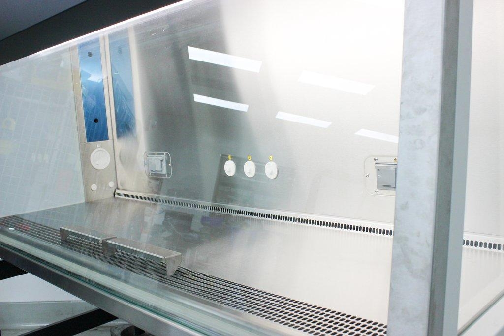 Thermo Herasafe 2030i Biosafety Cabinet 6 ft With UV Technology Fair Condition