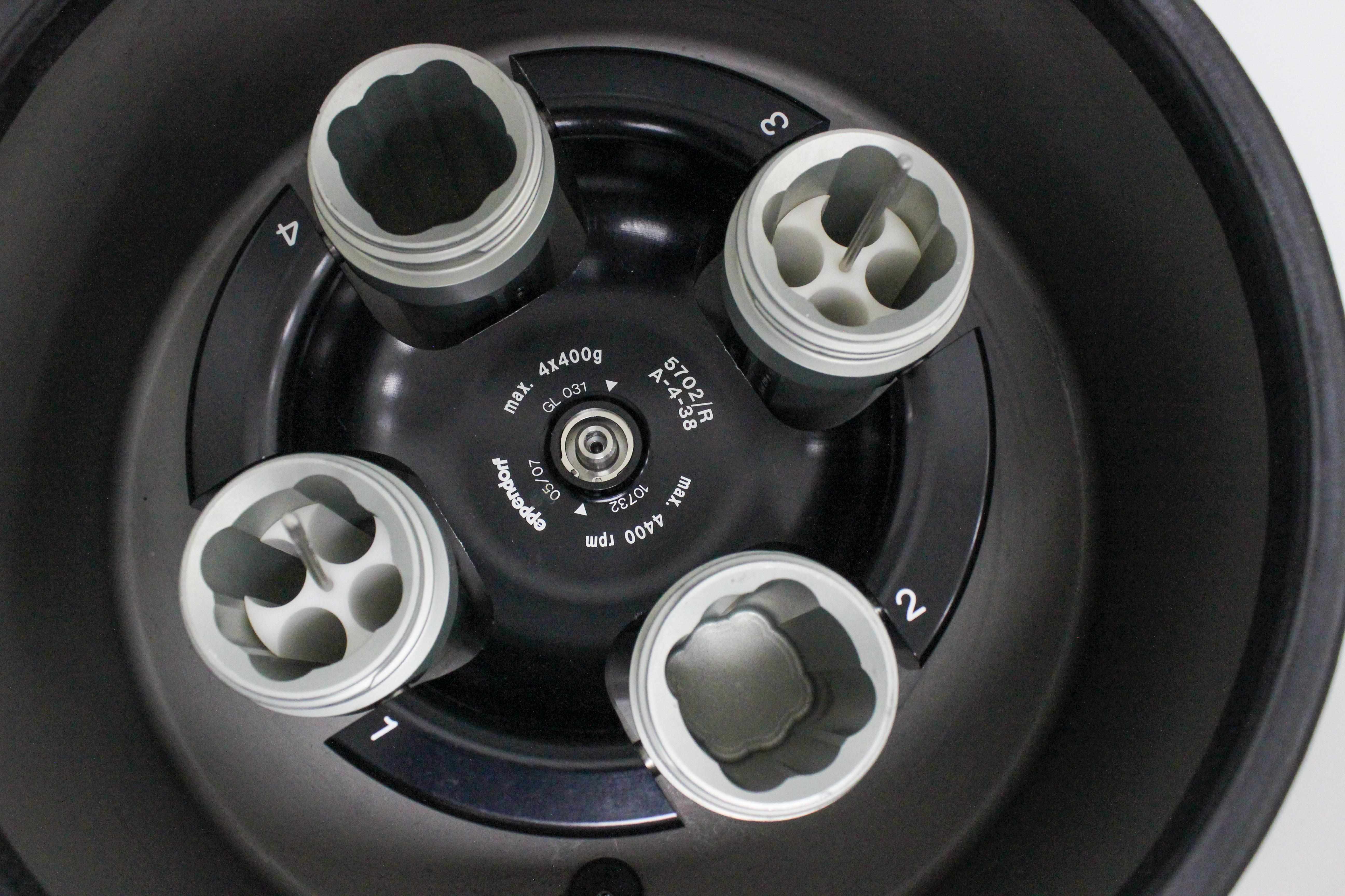 Eppendorf 5702R Centrifuge Refrigerated Benchtop Centrifuge 4000 RPM 100mL Capacity