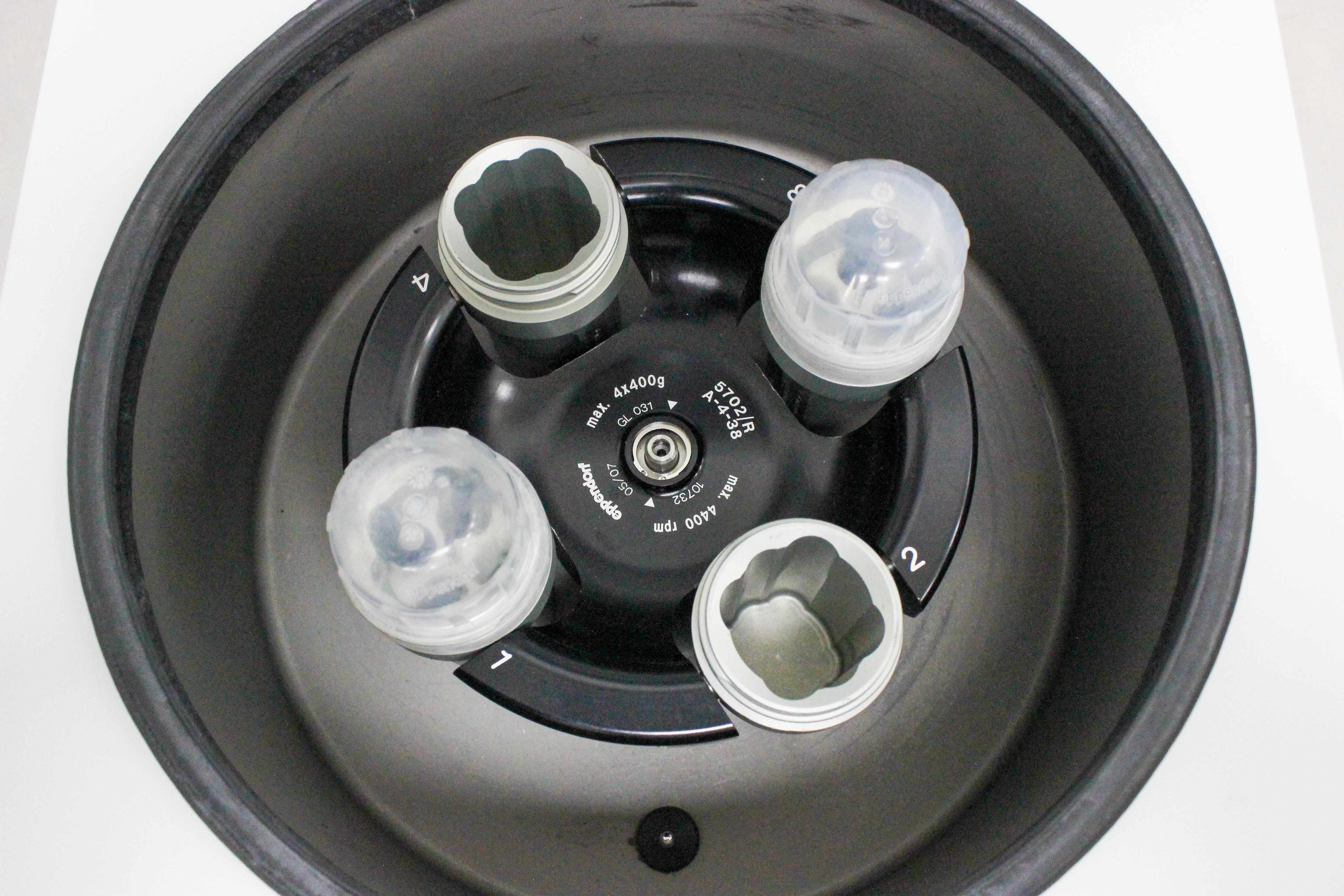 Eppendorf 5702R Centrifuge Refrigerated Benchtop Centrifuge 4000 RPM 100mL Capacity