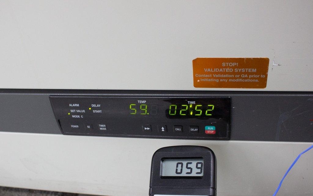 Sanyo MIR-262 Heated Incubator VG 5.4 cu.ft Temp Control +5°C to +80°C