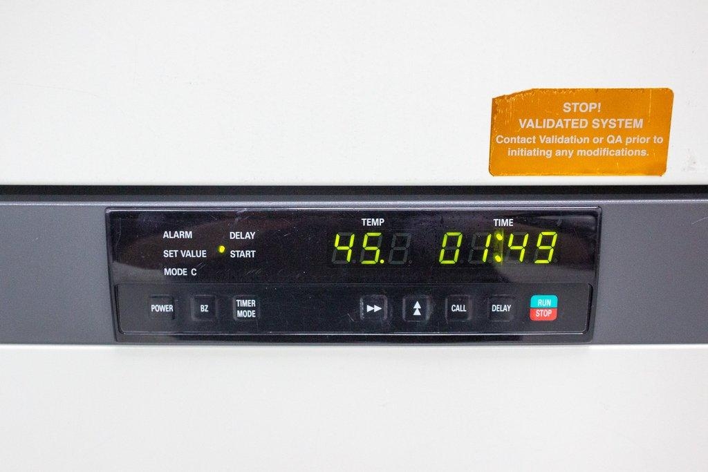 Sanyo MIR-262 Incubator Incubator 5.4 cu.ft Temp Range +5C to +80C PID Control