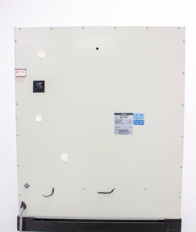 Sanyo MIR-262 Incubator Incubator 5.4 cu.ft Temp Range +5C to +80C PID Control