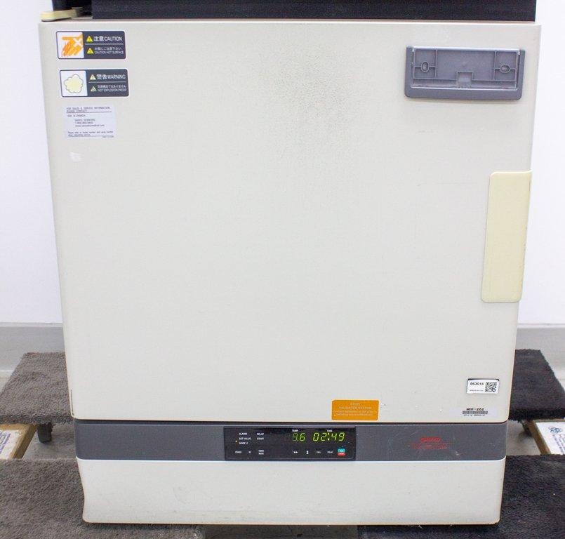 Sanyo MIR-262 Heated Incubator VG 5.4 cu.ft Temp Control +5°C to +80°C