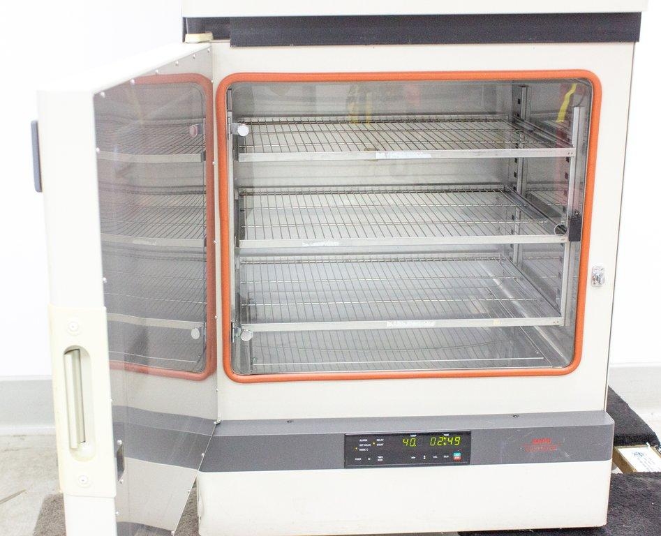 Sanyo MIR-262 Heated Incubator VG 5.4 cu.ft Temp Control +5°C to +80°C