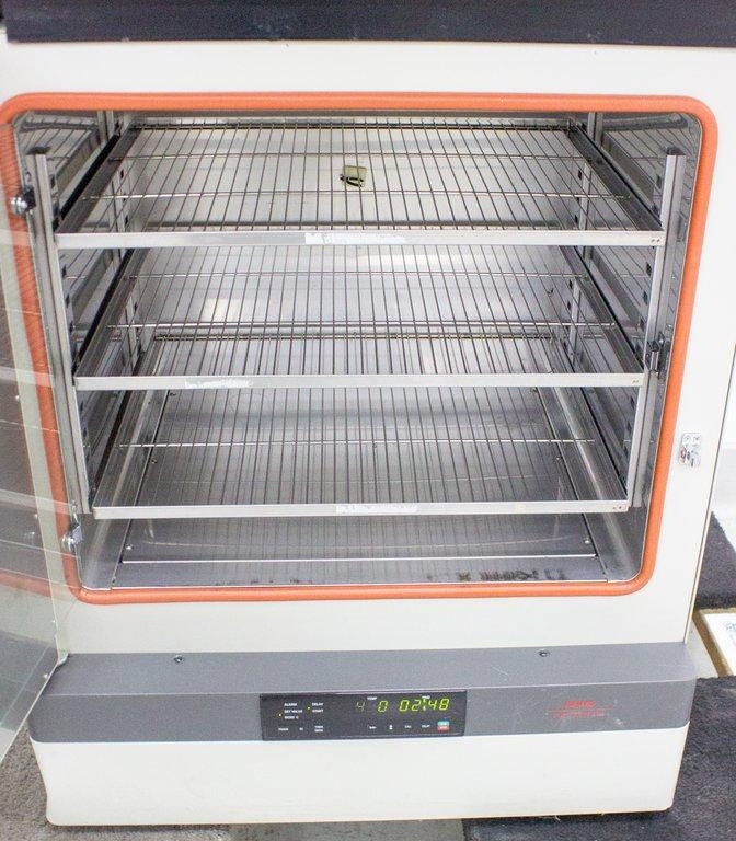 Sanyo MIR-262 Heated Incubator VG 5.4 cu.ft Temp Control +5°C to +80°C