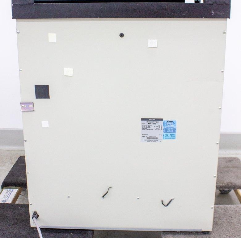 Sanyo MIR-262 Heated Incubator VG 5.4 cu.ft Temp Control +5°C to +80°C