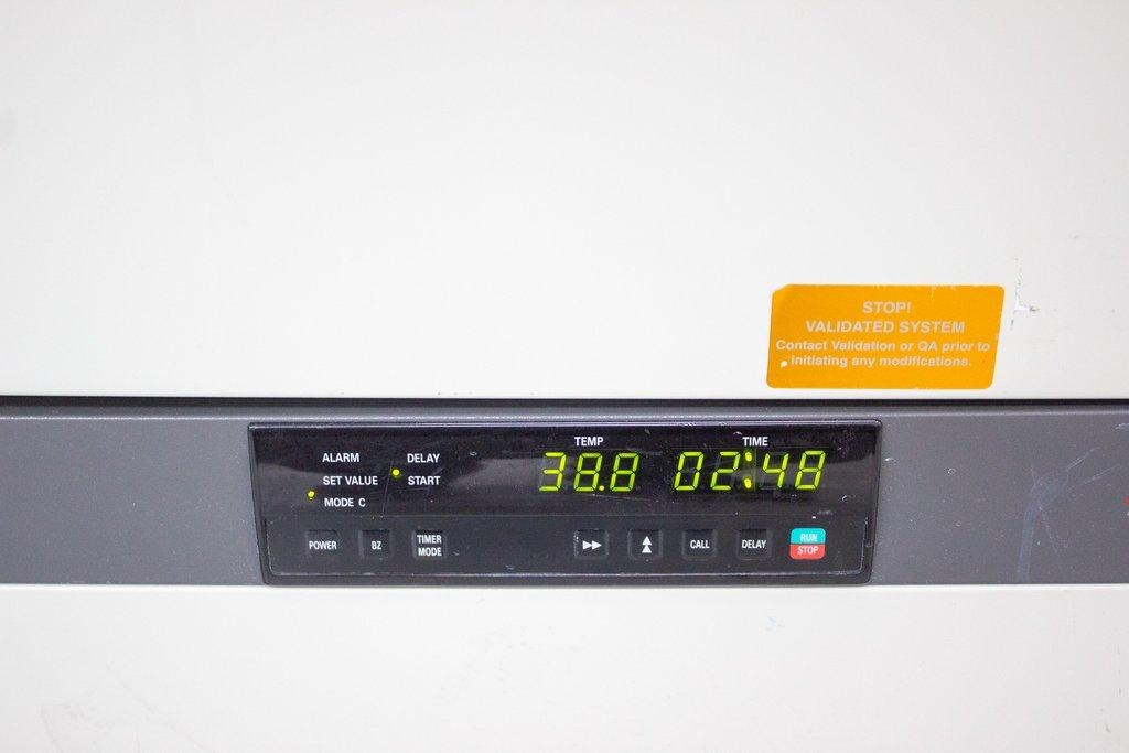 Sanyo MIR-262 Heated Incubator VG 5.4 cu.ft Temp Control +5°C to +80°C