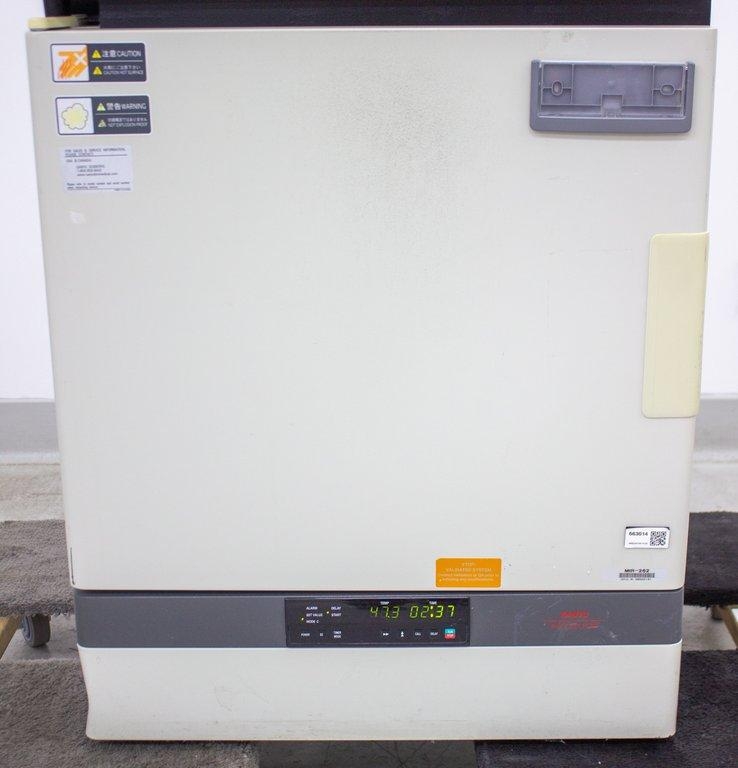 Sanyo MIR-262 Heated Incubator VG 5.4 cu.ft Temp Control +5°C to +80°C