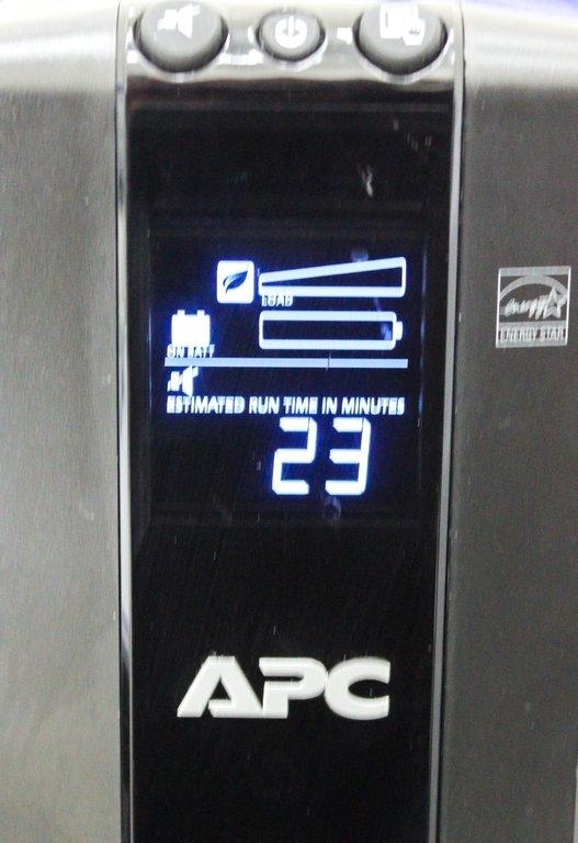 APC BR700G Back-UPS Pro 700 Battery Backup System, Very Good Condition