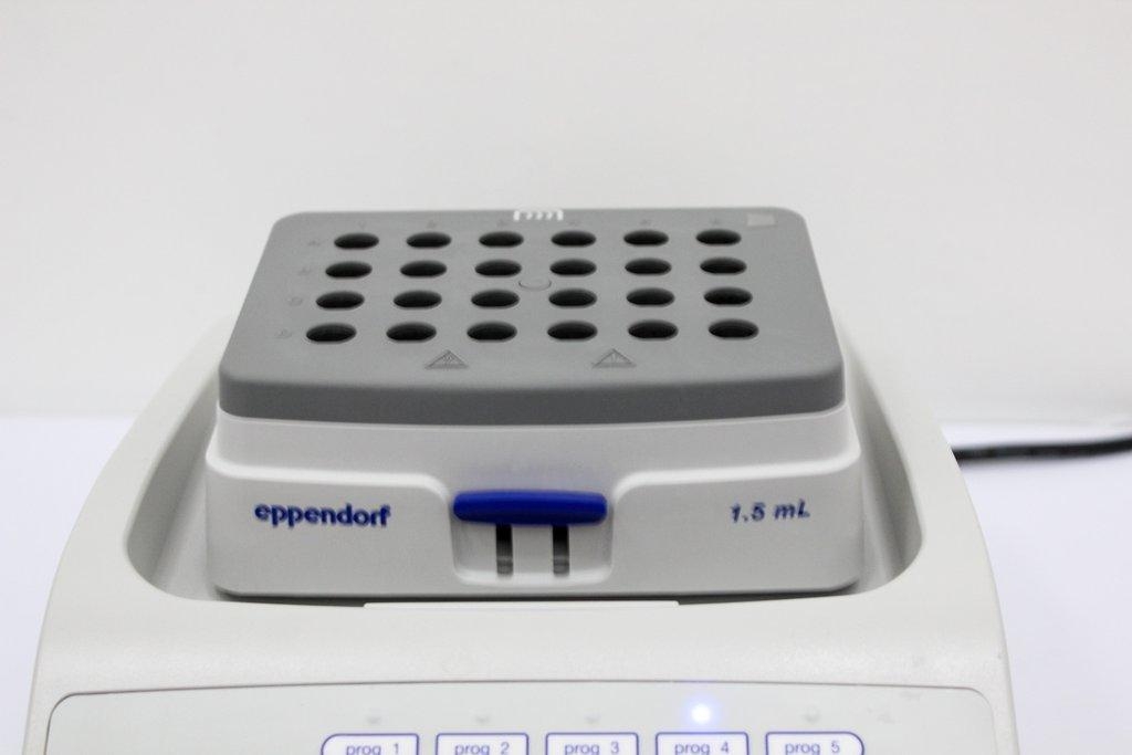 Eppendorf ThermoMixer C Benchtop Mixer 3000 RPM 15-100C For Parts As-Is