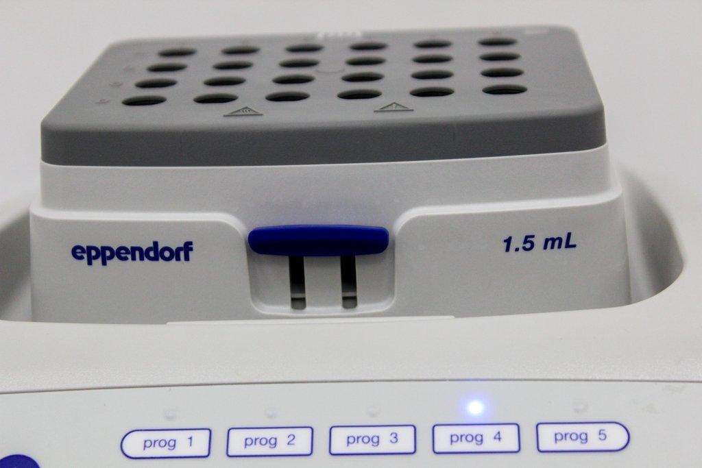 Eppendorf ThermoMixer C Benchtop Mixer 3000 RPM 15-100C For Parts As-Is